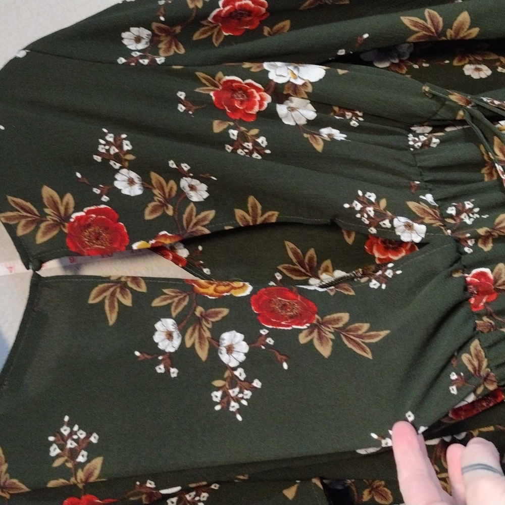 SIMPLEE FLORAL DRESS - Picture 9 of 11
